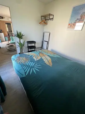 Un ou plusieurs lits dans un hébergement de l'établissement Charmante maison à 2 pas de la mer avec son jardin pour 2 adultes et 2 enfants