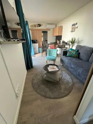 Cuisine ou kitchenette dans l'établissement Charmante maison à 2 pas de la mer avec son jardin pour 2 adultes et 2 enfants
