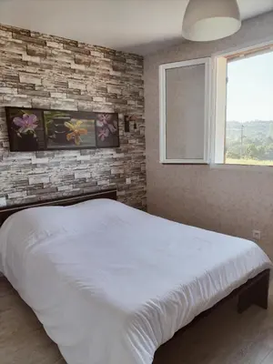 Un ou plusieurs lits dans un hébergement de l'établissement A deux pas de Cabourg ,avec une belle vue sur la campagne normande.A grangues
