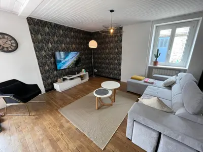 Télévision ou salle de divertissement dans l'établissement Les gîtes de Madline, Le gîte du prieuré