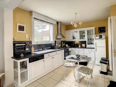 Cuisine ou kitchenette dans l'établissement Maison de charme proche centre ville