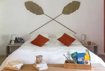 Un ou plusieurs lits dans un hébergement de l'établissement La Cour Souveraine -Chambre d'hôtes, La Sablonneuse