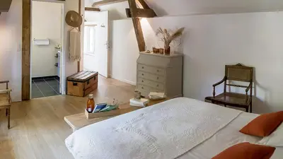 Un ou plusieurs lits dans un hébergement de l'établissement La Cour Souveraine -Chambre d'hôtes, La Sablonneuse