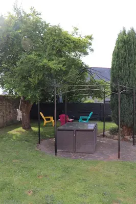 Jardin de l'établissement AU DETOUR DU MONT Chambres d'hôtes
