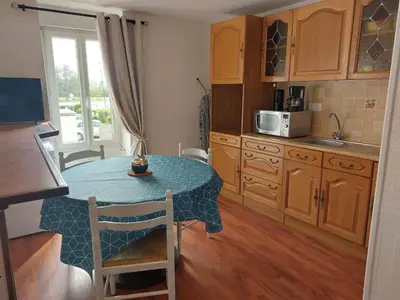 Cuisine ou kitchenette dans l'établissement Gîte 3 places -Mont Saint Michel- Le Chausey