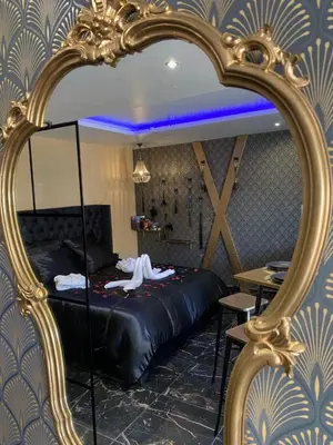 Plan de l'établissement Désirs d'une nuit - Loveroom jacuzzi